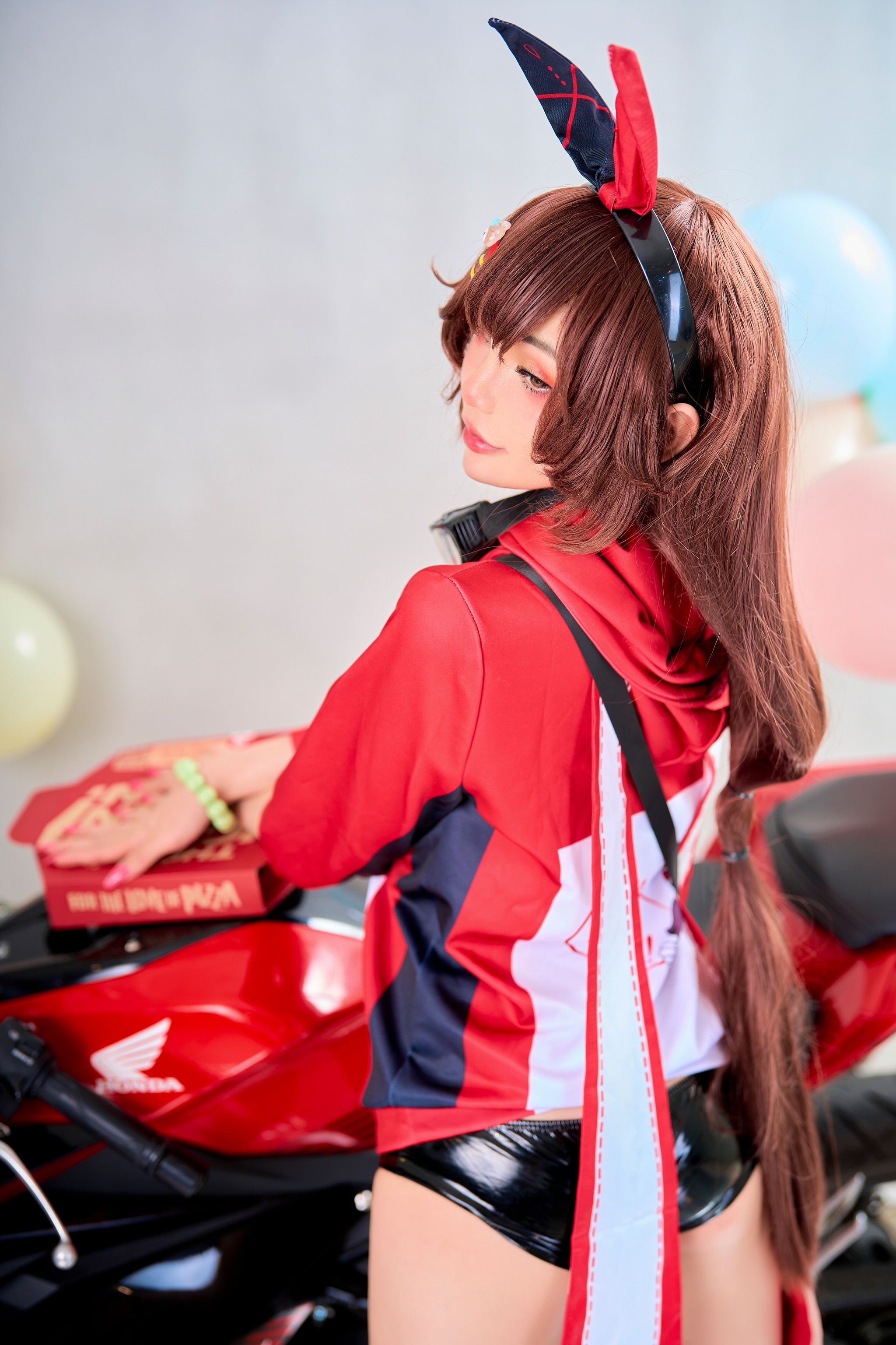 Joyce Lin2x - NO.016 Amber Pizza (Genshin Impact)[37P]-XikXak